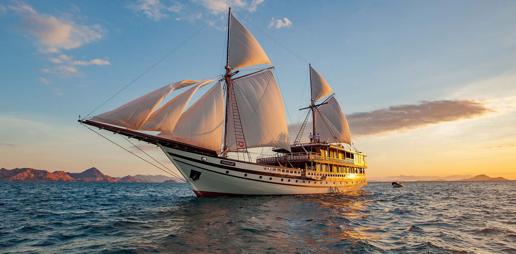 Explore Labuan Bajo by Pinisi Boat: A Voyage into Paradise
